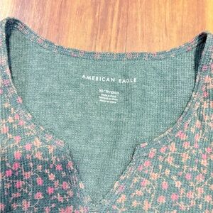 American Eagle Outfitters V-Neck Sweater Green and Pink